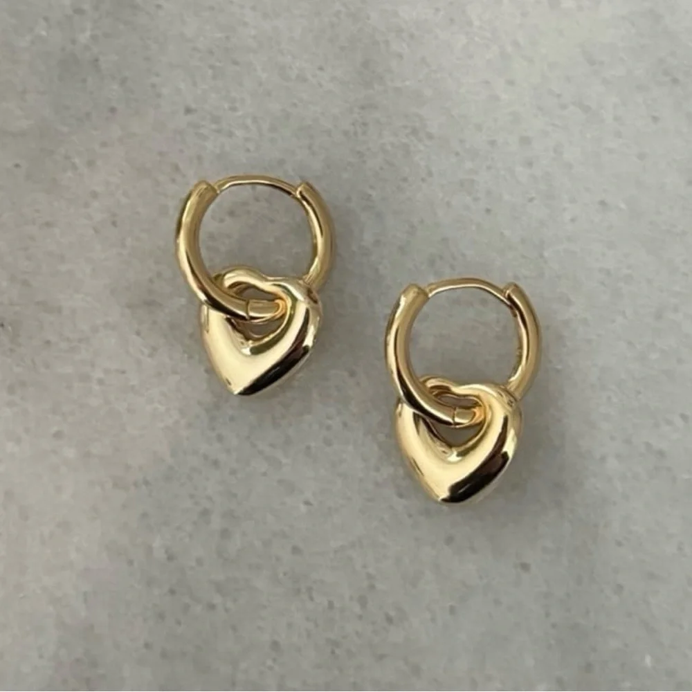 Gold Bubble Heart Charm Dangle Huggie Hoop Earrings

Brand New - Picture 3 of 5